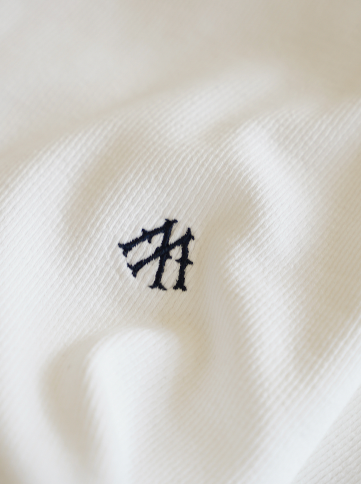 EVERYDAYS WHITE TANK TOP "M"