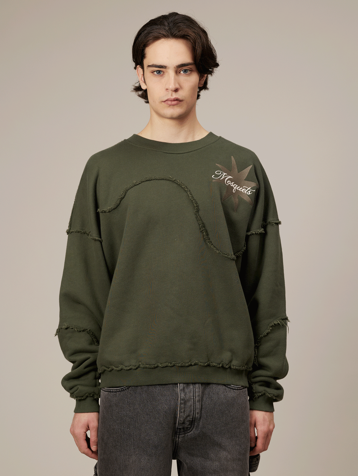 GREEN SWEATER OPEN EDGES "MOSQUETS"