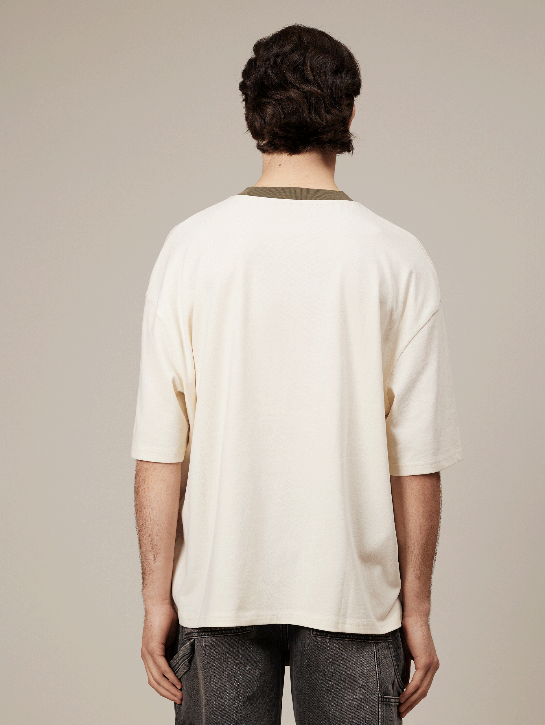 CREAM OLIVE CONTRAST COLLAR T-SHIRT 