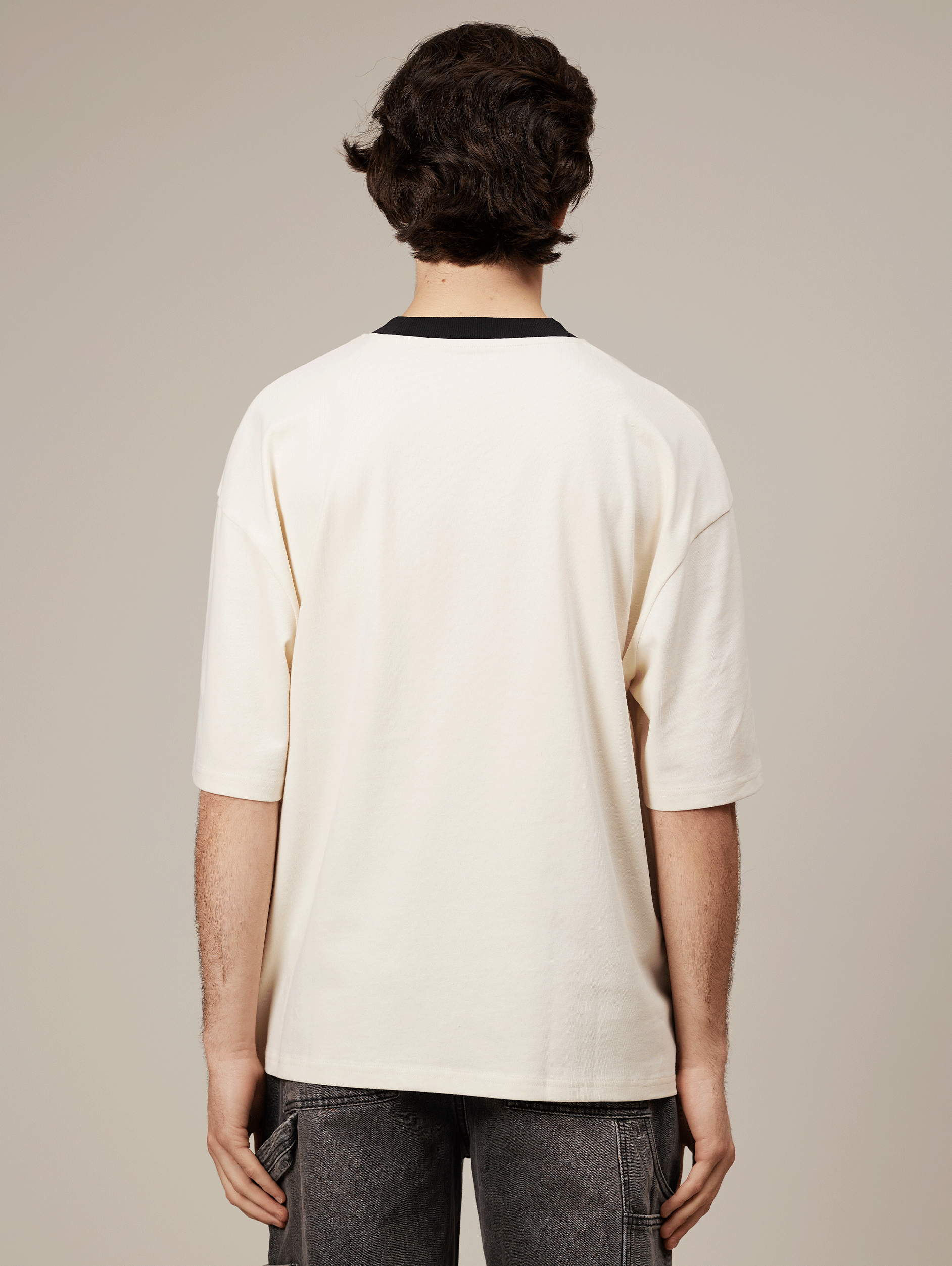 CREAM BLACK CONTRAST COLLAR T-SHIRT 