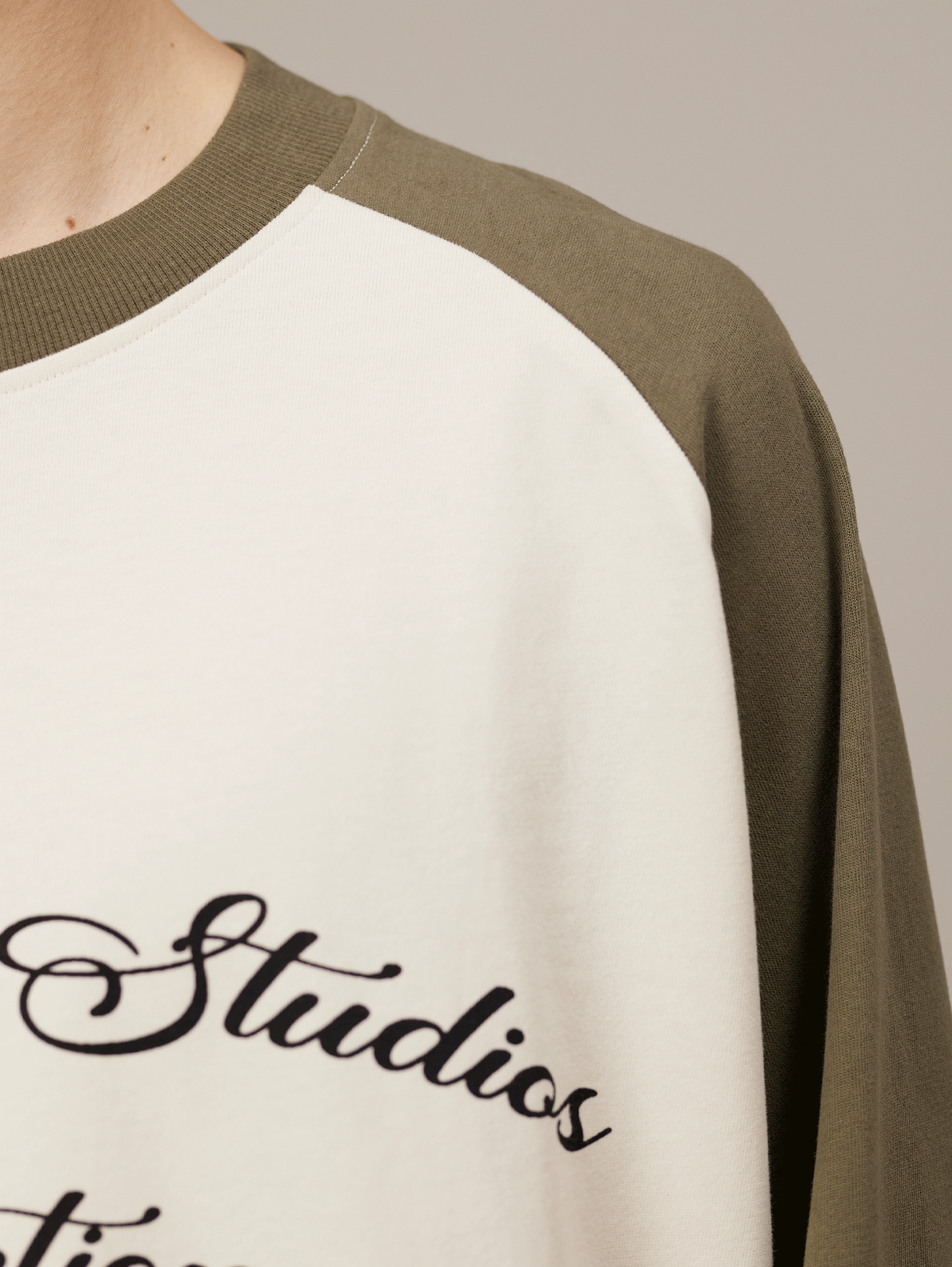 CREAM OLIVE RAGLAN T-SHIRT 