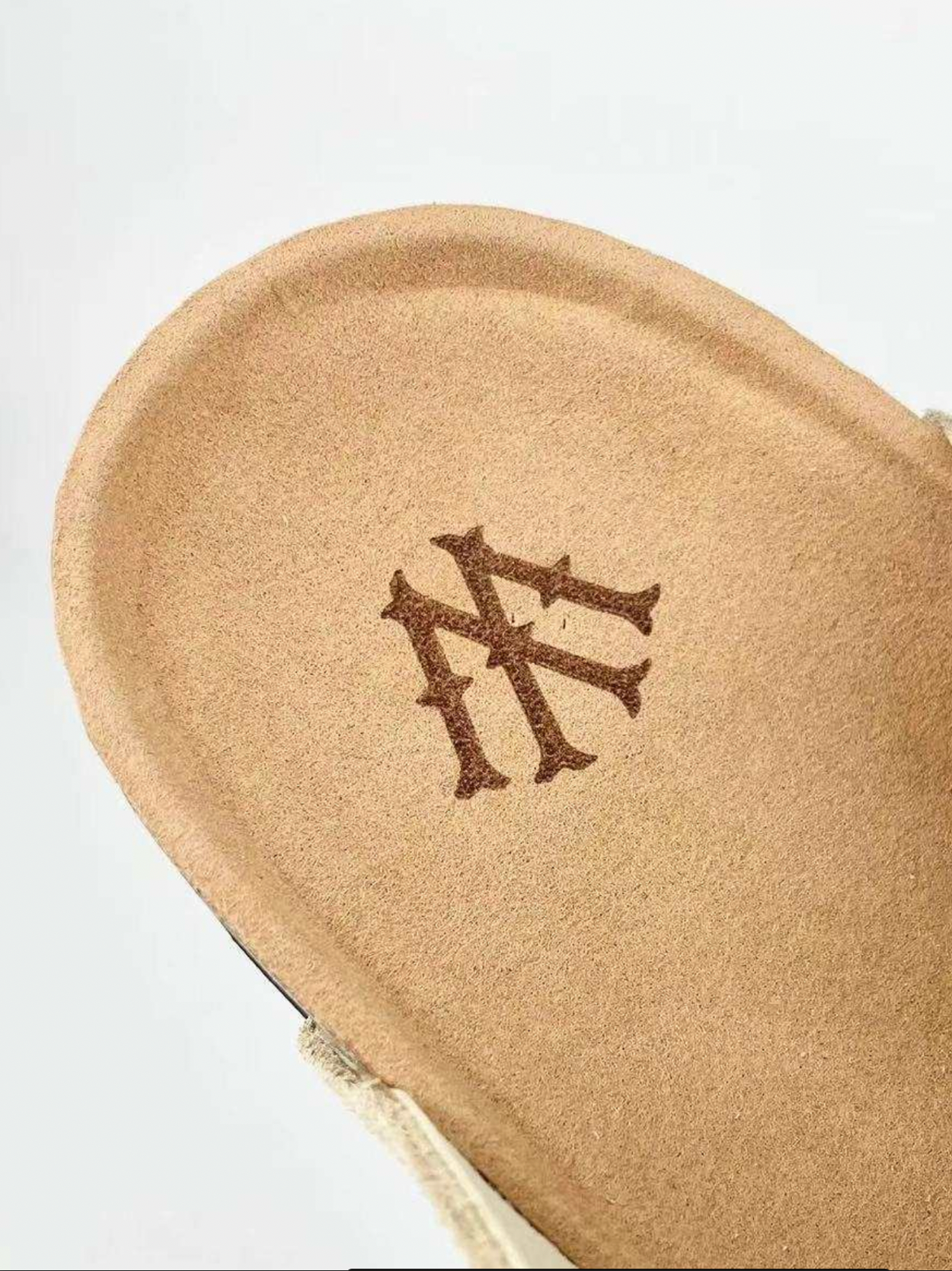 BEIGE LEATHER SLIDER 