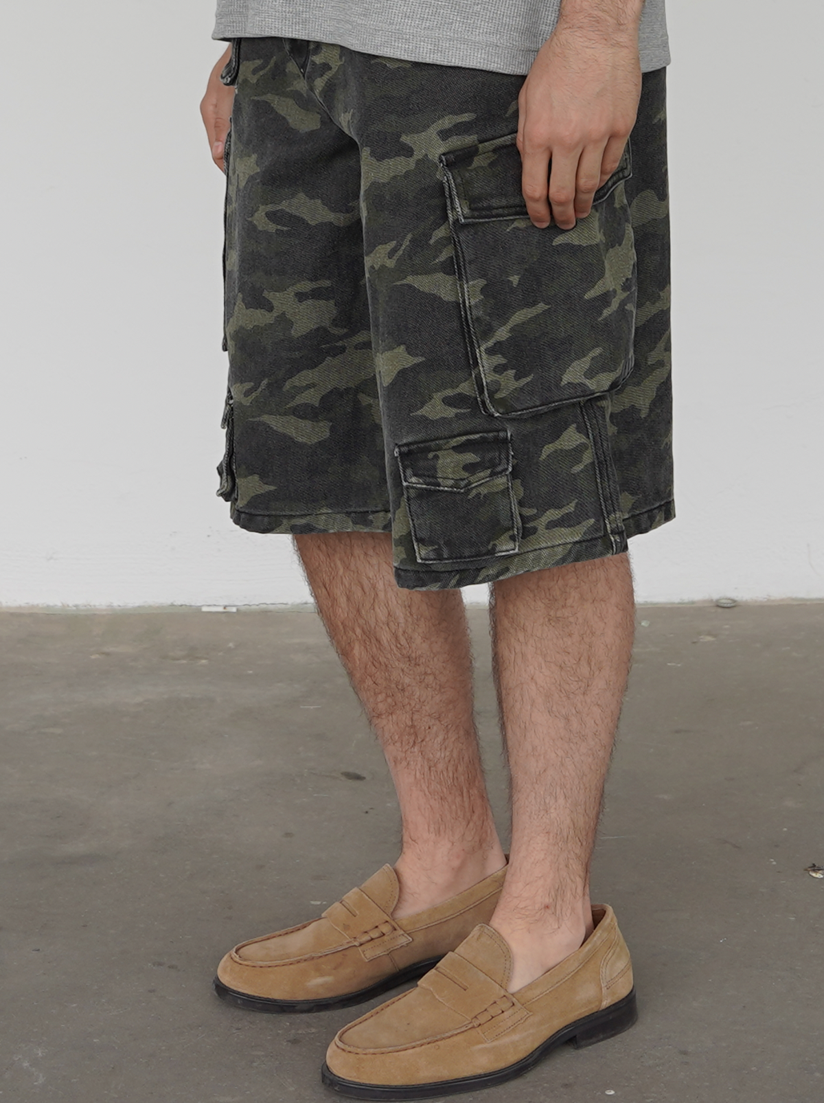 CAMOUFLAGE MULTIPOCKETS CARGO SHORTS