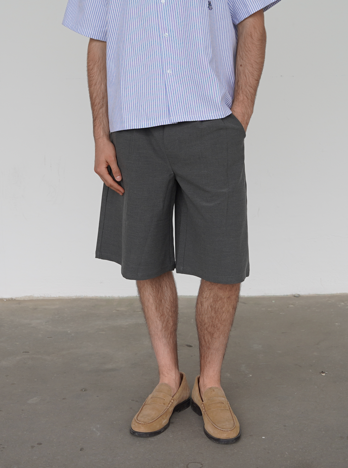 PLEATED SHORTS "DARK GREY"