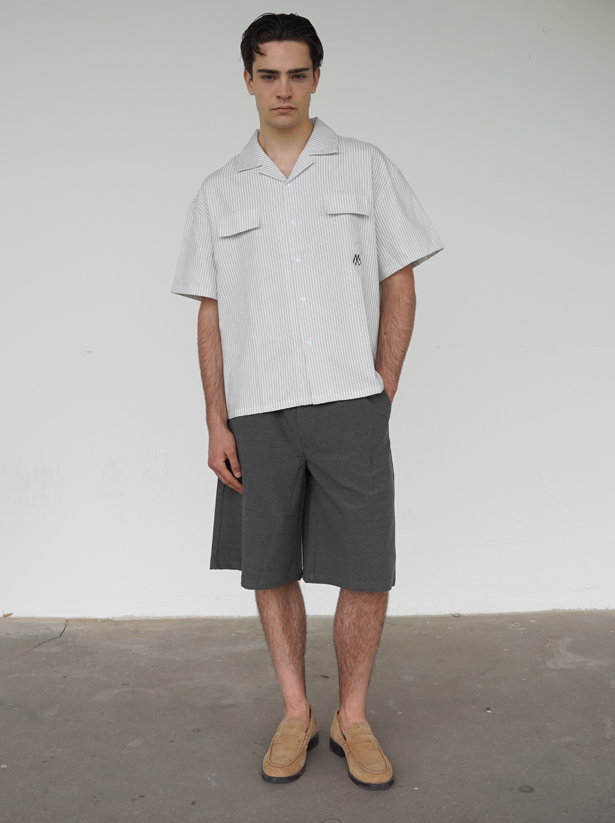 GREY WHITE STRIPE RESORT SHIRT "M"