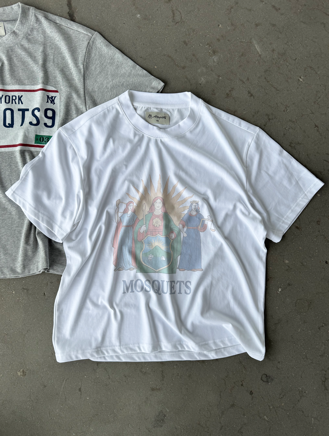 WHITE T-SHIRT 
