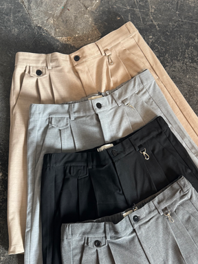 PLEATED SHORTS "BLACK"