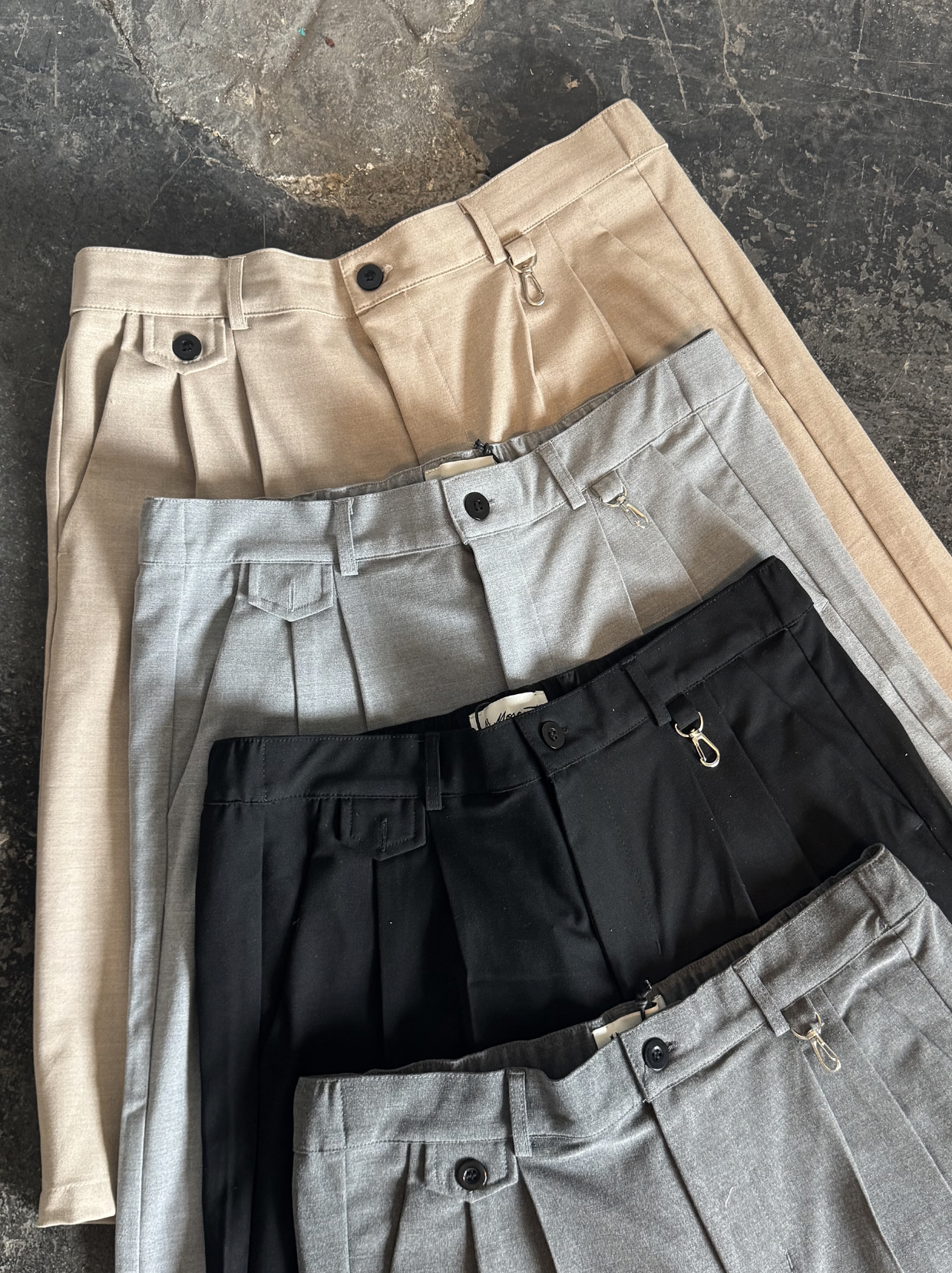 PLEATED SHORTS 