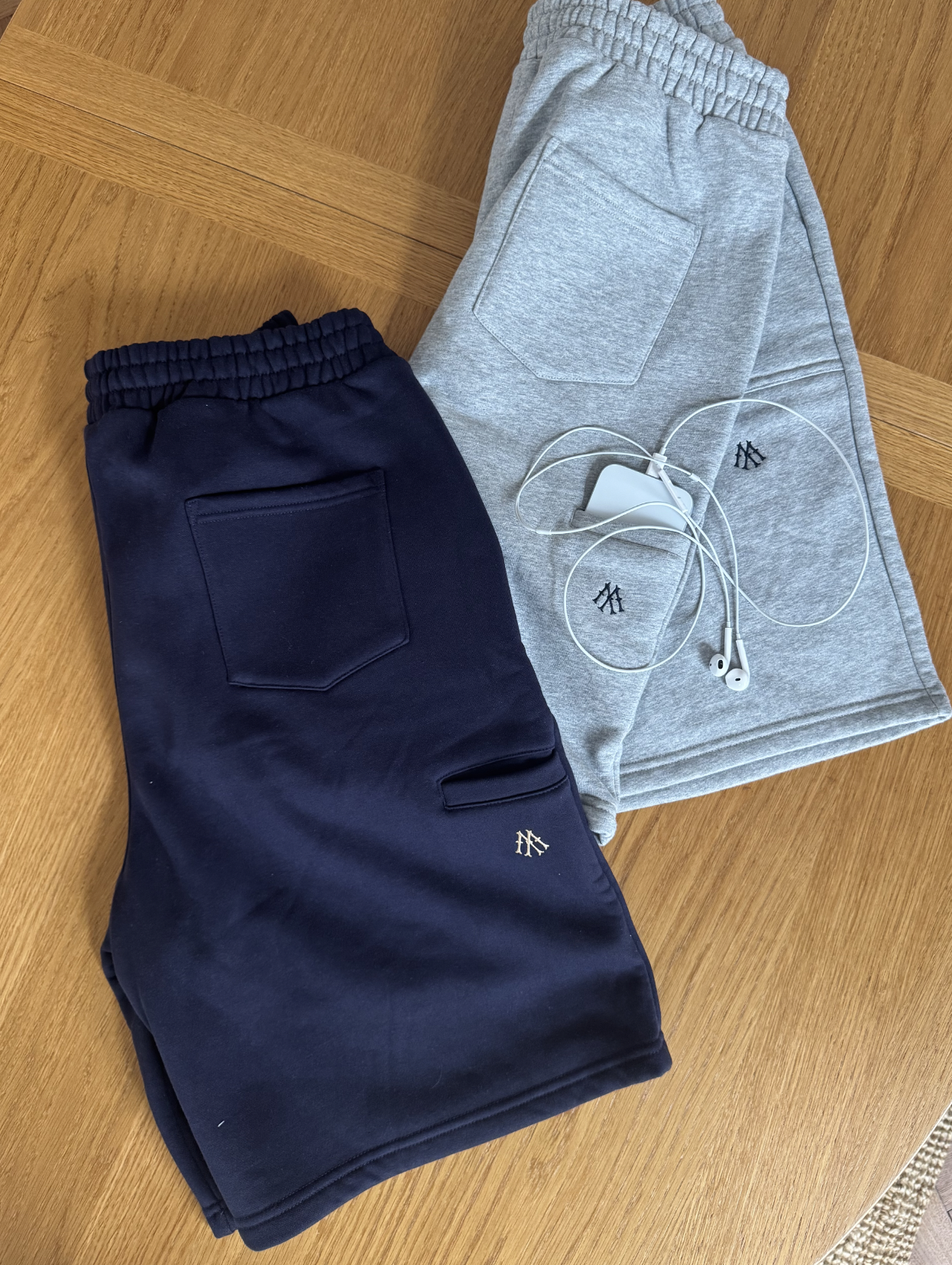 EVERYDAYS BLUE SWEAT SHORTS "M"