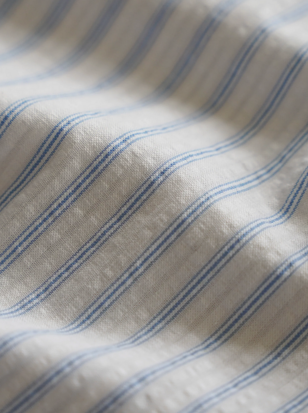 BLUE WHITE PINSTRIPE SHIRT "M"