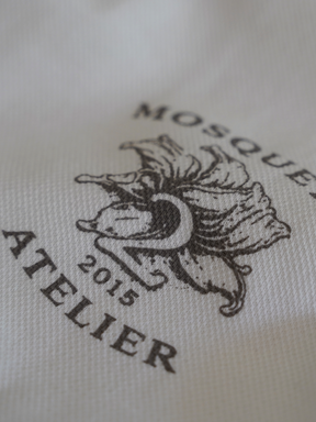 WHITE POLO SHIRT "MOSQUETS"