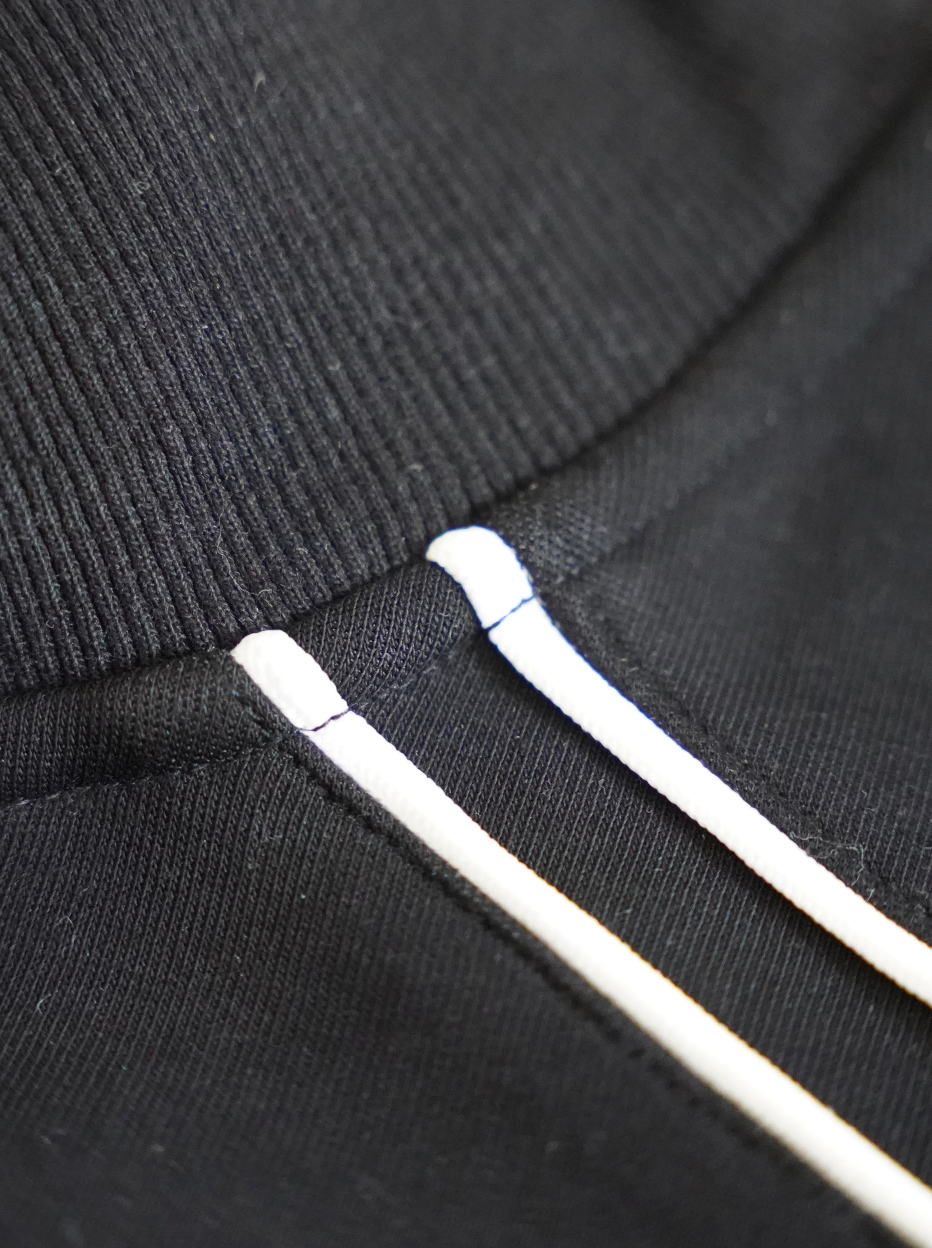 BLACK TRAIN JACKET "MOSQUETS"