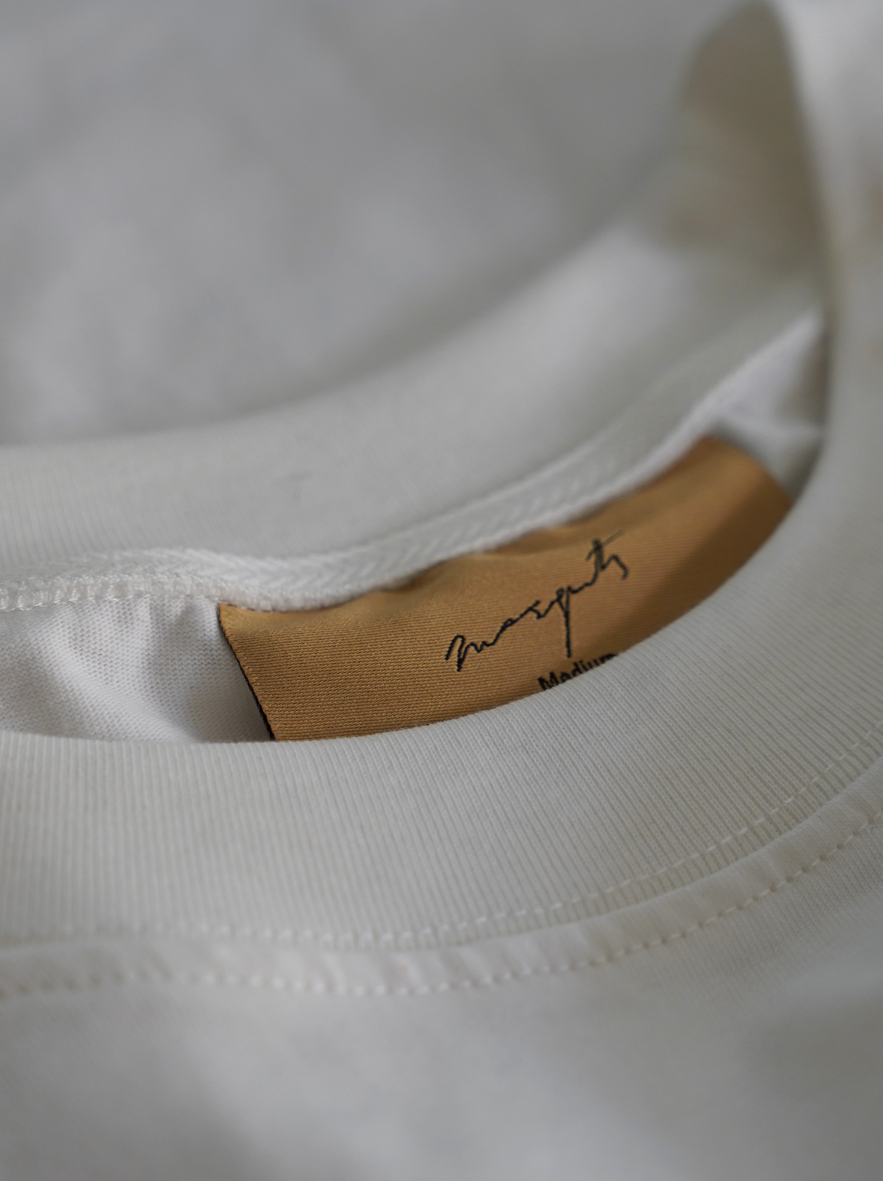 WHITE LONGSLEEVE  