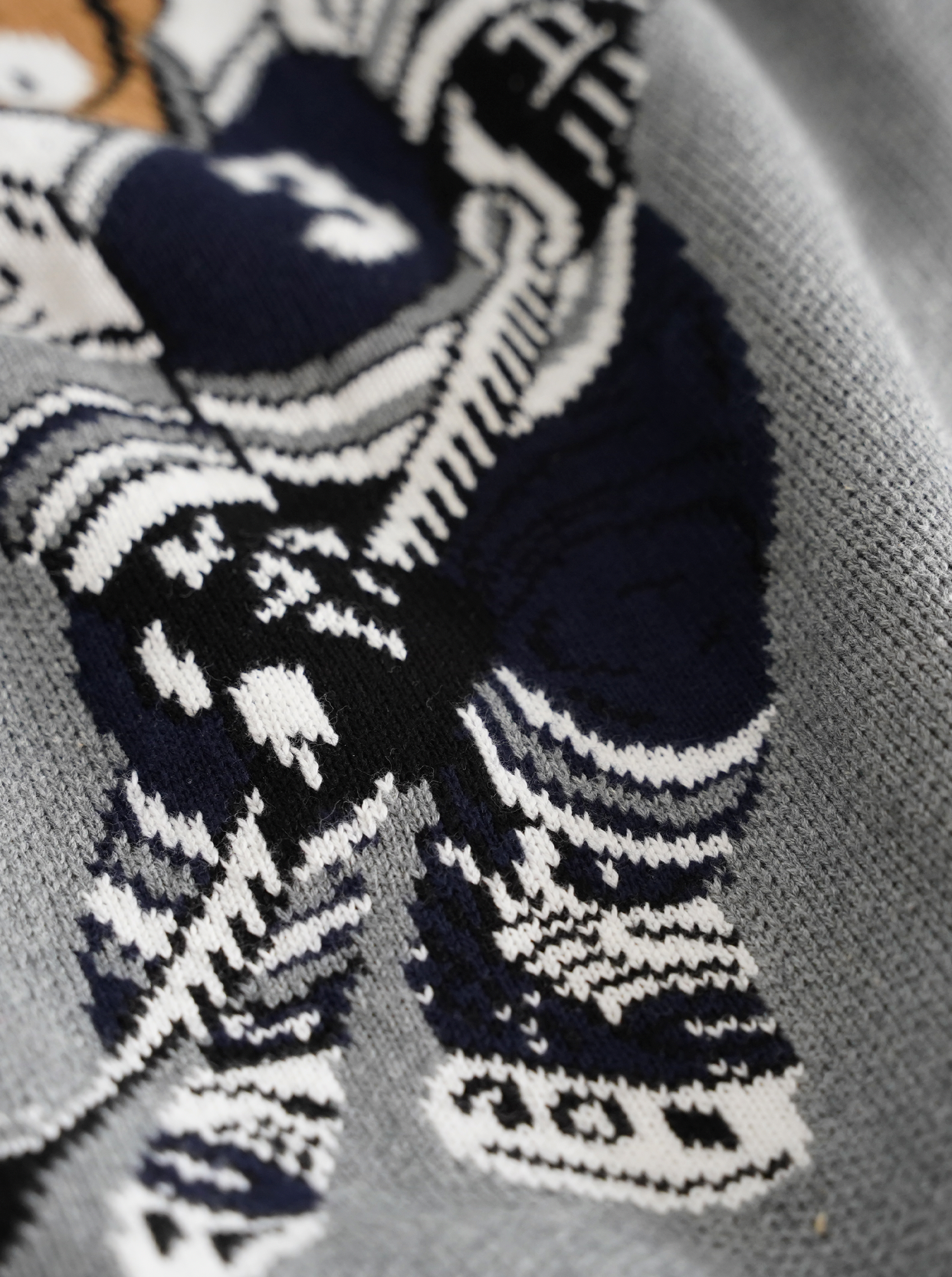GREY MELANGE KNIT SWEATER "ICE HOCKEY"