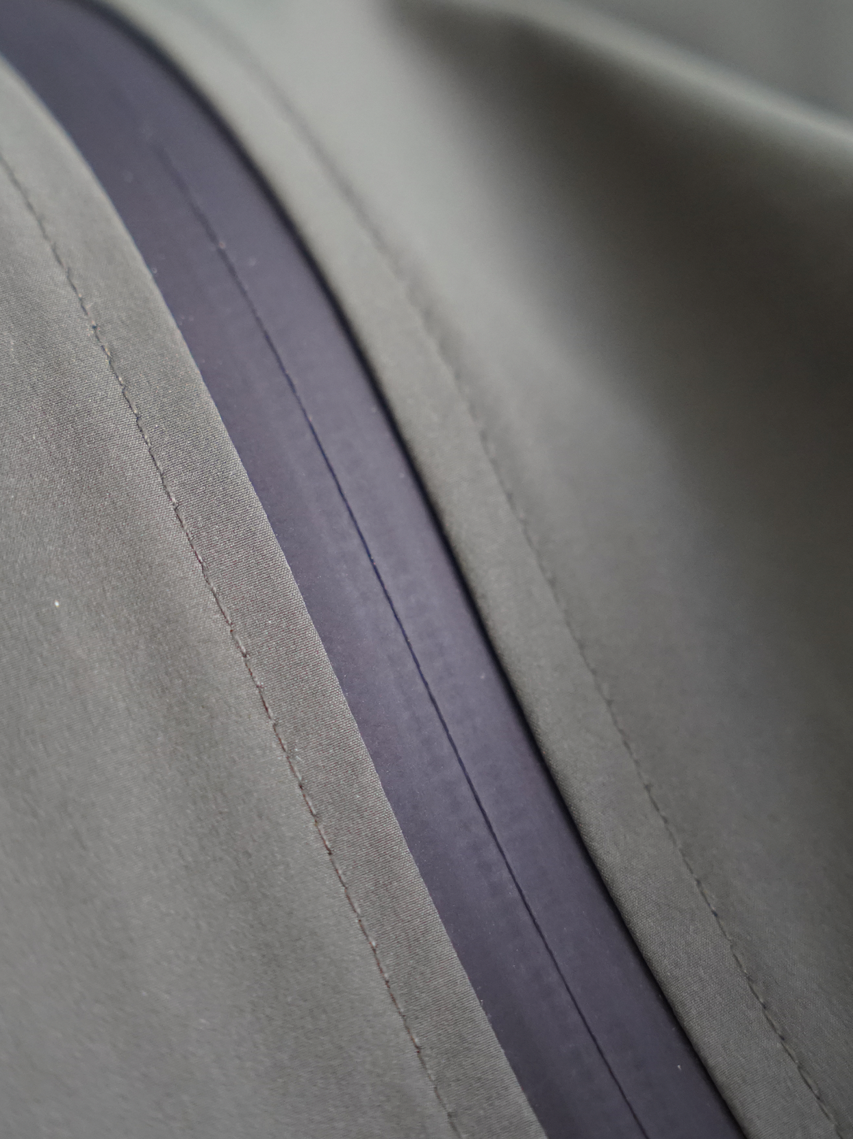 OLIVE RAIN SHELL JACKET 