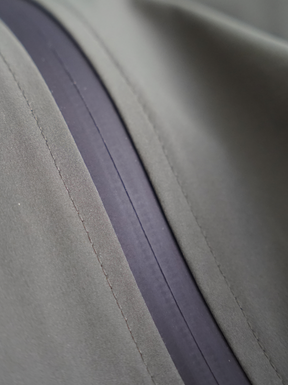 OLIVE RAIN SHELL JACKET "MOSQUETS"