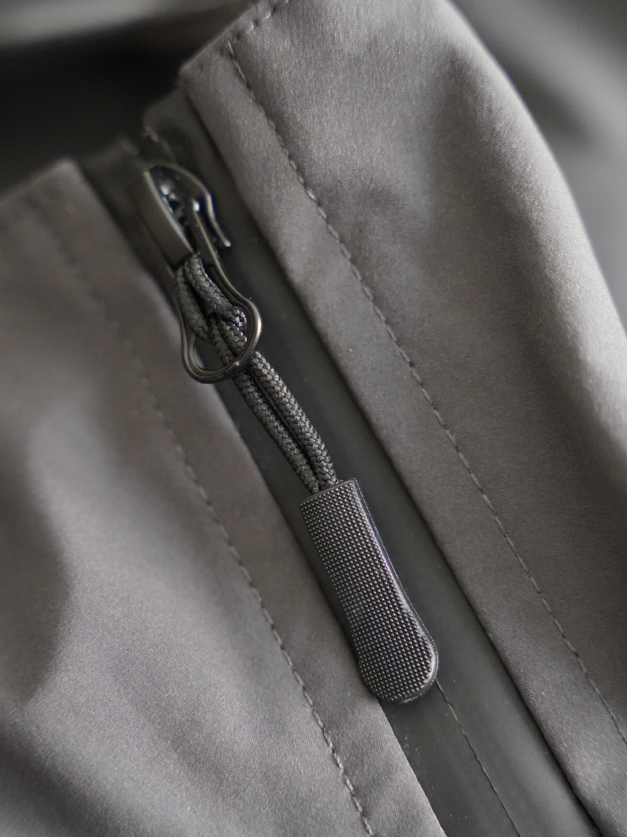 GREY RAIN SHELL JACKET 