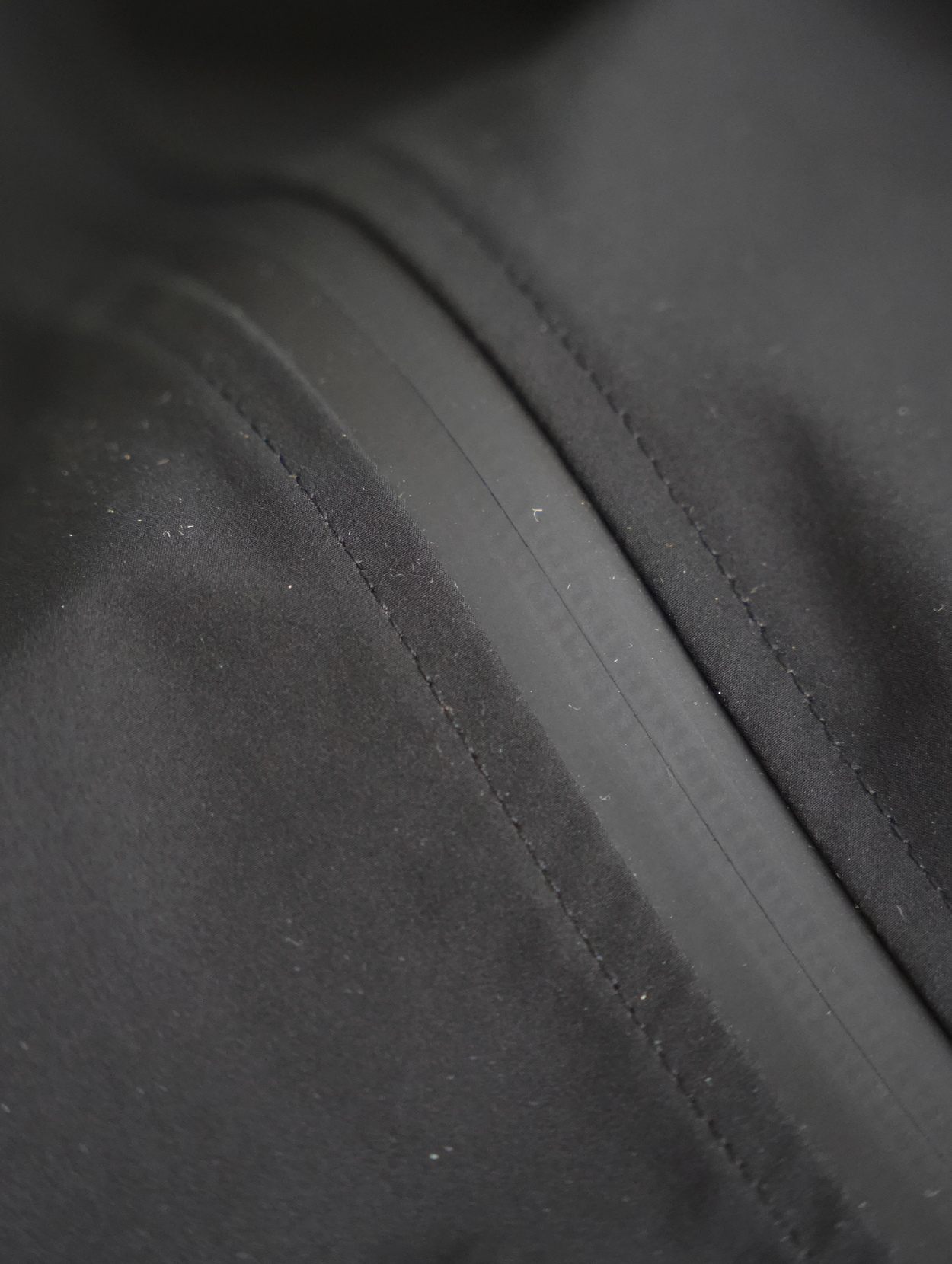 BLACK RAIN SHELL JACKET "MOSQUETS"