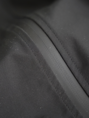 BLACK RAIN SHELL JACKET "MOSQUETS"