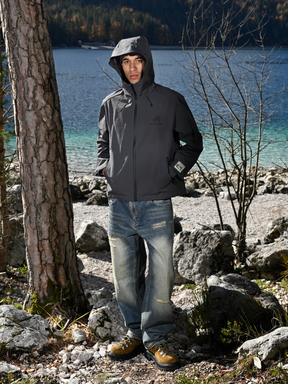 GREY RAIN SHELL JACKET "MOSQUETS"