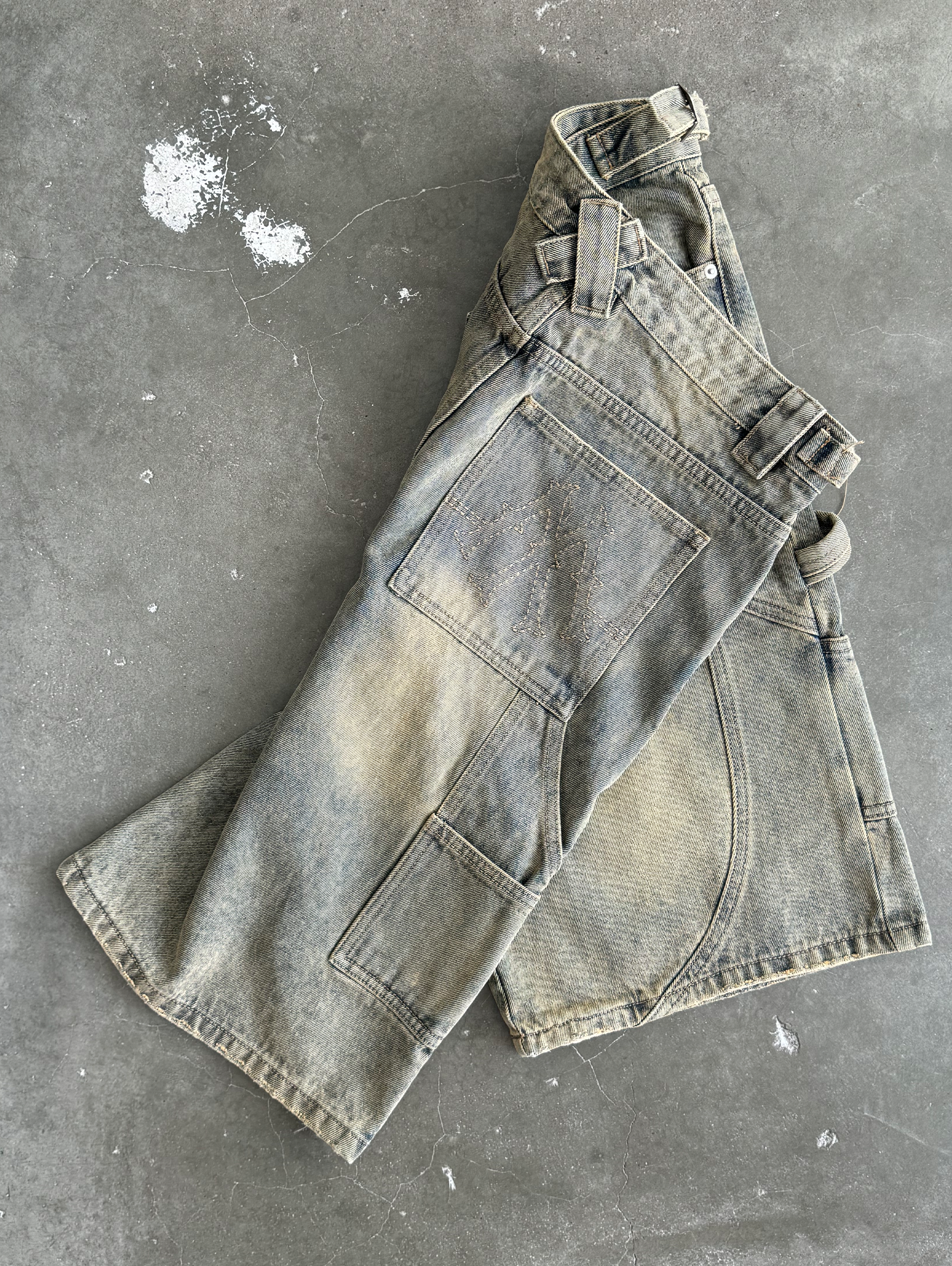 LIGHT BLUE WASHED DENIM JORTS 